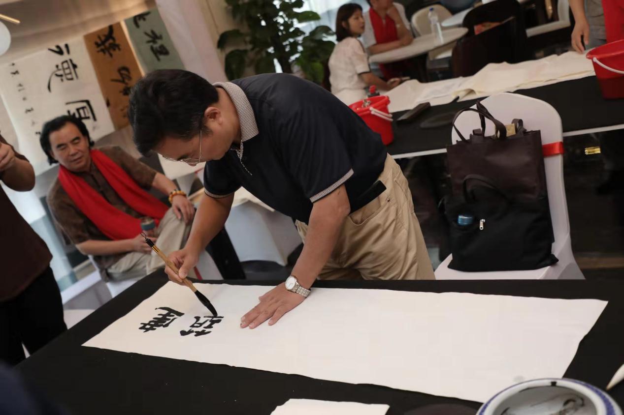 挥墨染桃源，丹青润风骨