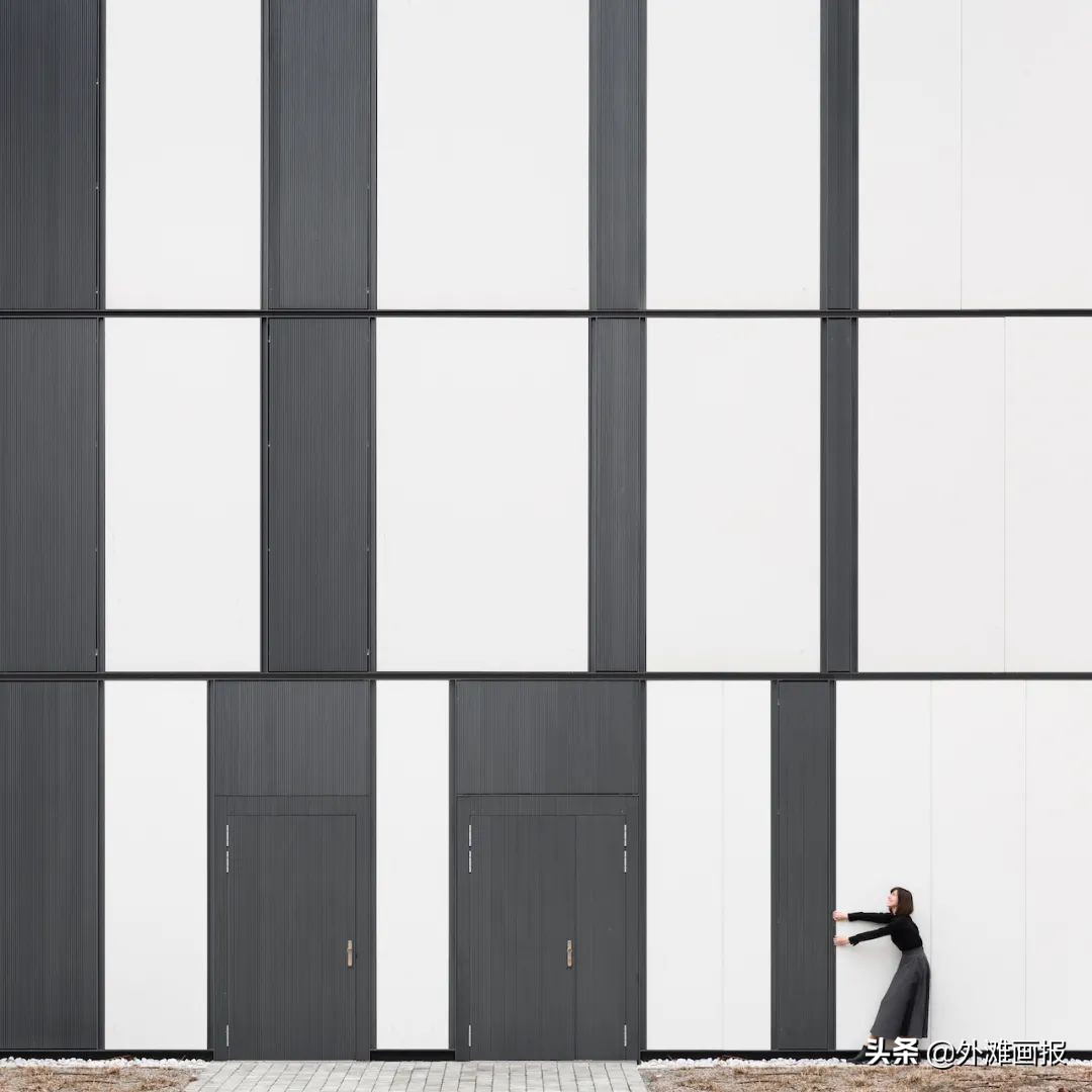 情侣旅行拍照片怎么拍出高级感,很火的一对情侣拍照很有技巧