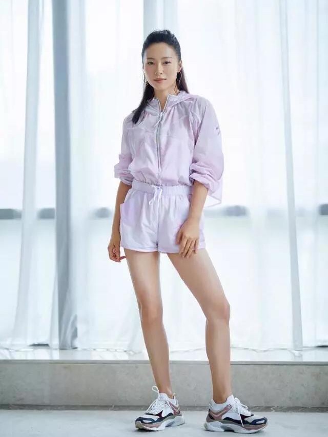 哈雷娜穿搭 (哈雷娜新年穿搭)