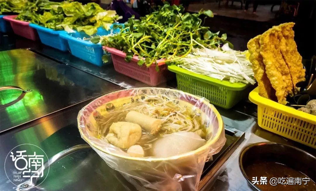 没吃过路边摊的麻辣烫,广西南宁街边老牌牛杂