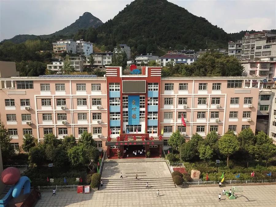 还记得曾经让你泪流满面的照片吗,还记得那个让你刻骨铭心的女孩吗