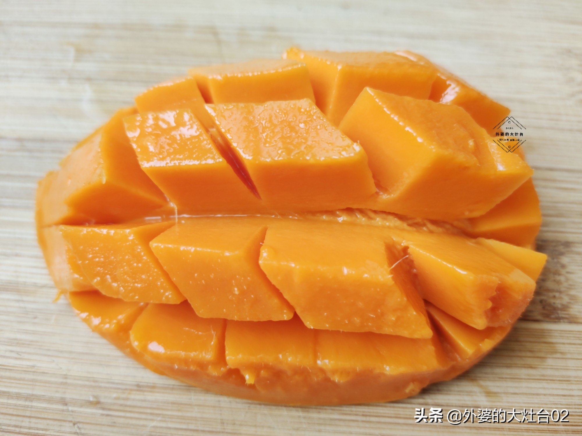 切芒果果然是门技术活,切水果的技术实在太厉害了