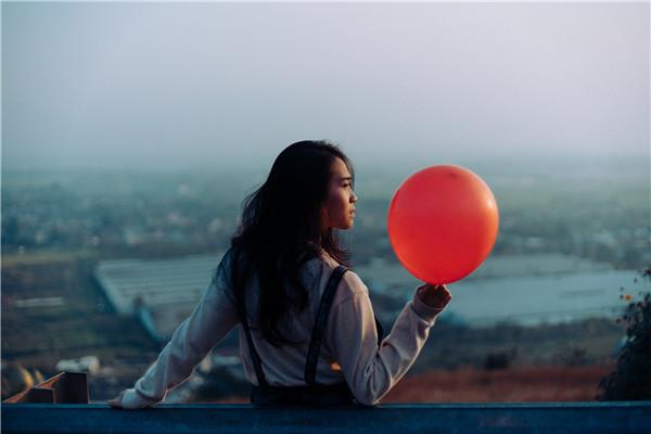 “婚礼取消，我要去娶别人了”，男人的分手短信，遭到最狠报复