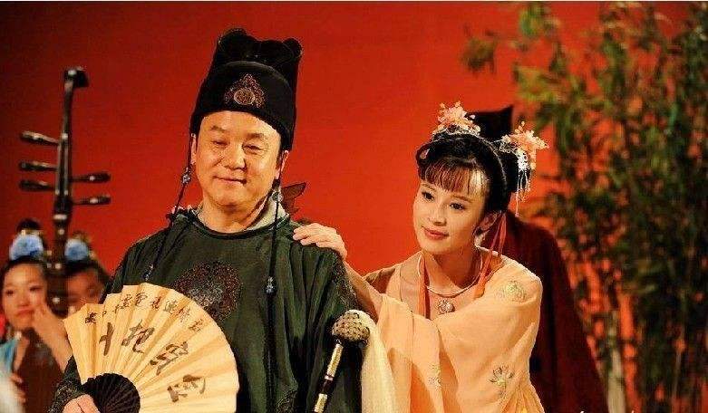 为什么唐朝中后期的宦*能官**够左右政局?这得从宦官的职务变化说起