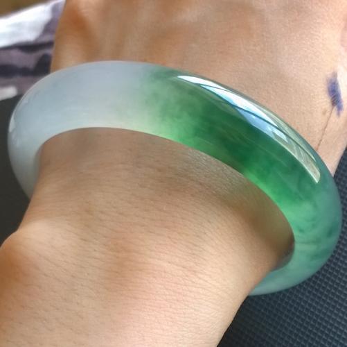 极品翡翠黄加绿手镯图片,极品翡翠手镯的鉴别方法