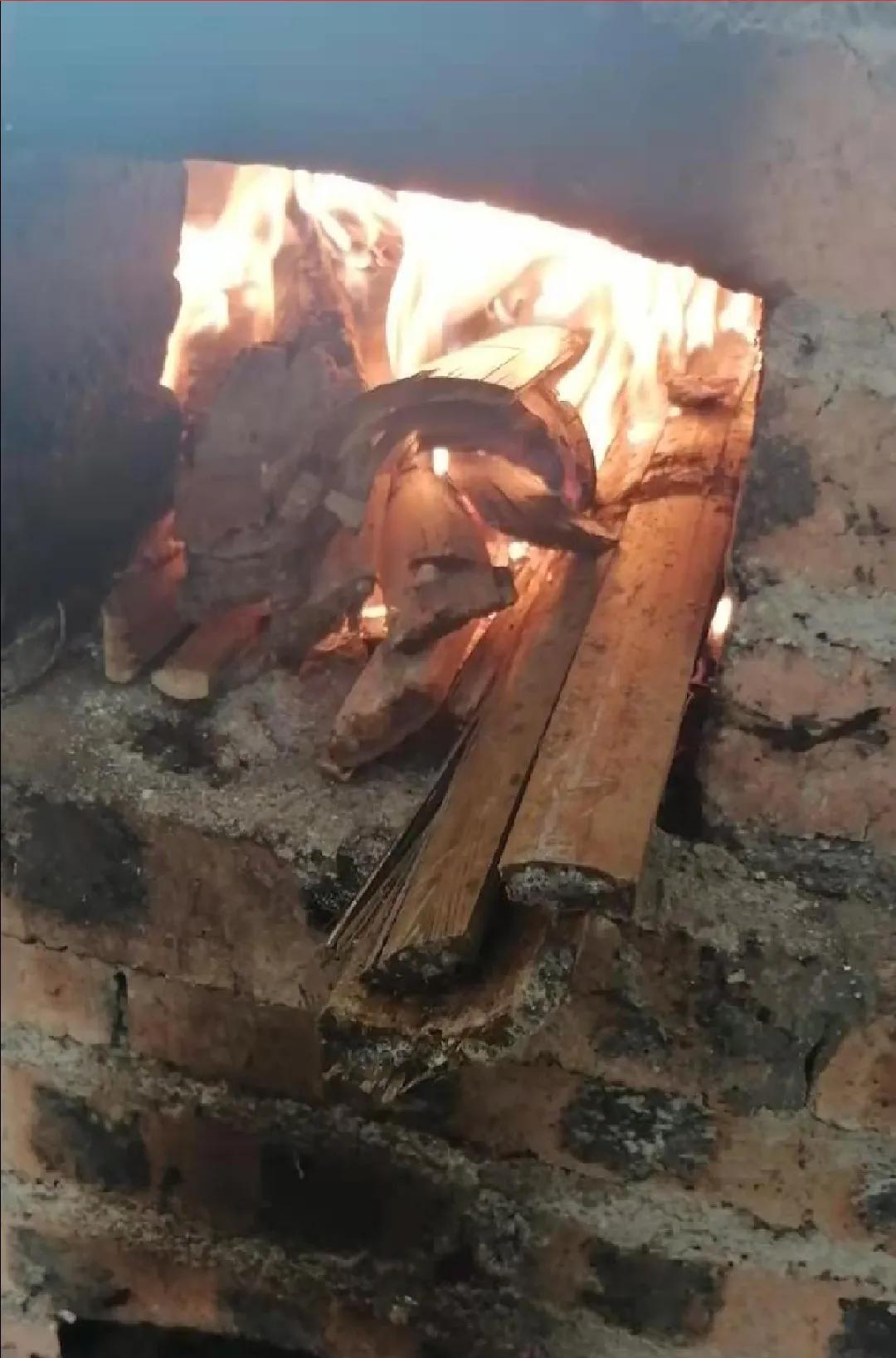 一位乡村教师决定去闲鱼采购电子琴