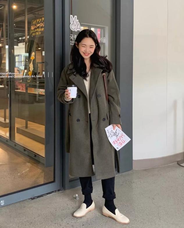 大衣怎么穿穿出不一样的感觉,这才是大衣最显高级的穿法