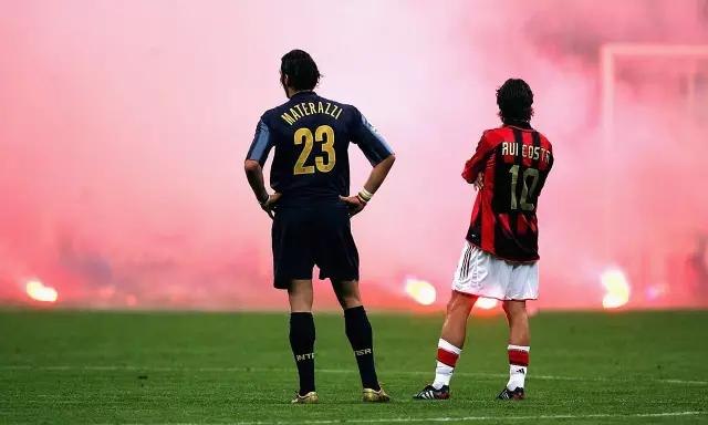 还有老球迷记得吗？意大利米兰德比！足球世界中曾经的第一德比