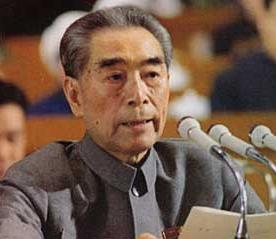 周总理最后2年，体重61斤平均40天一场手术，临终前苦等发妻