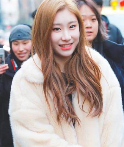 李彩玲家境富裕,家庭和谐的爱豆