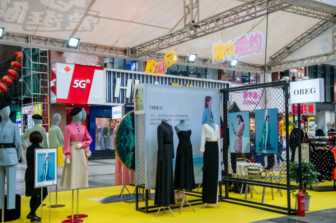 周末逛天府文创集市感受生活美学,周末逛市集看潮雕秀