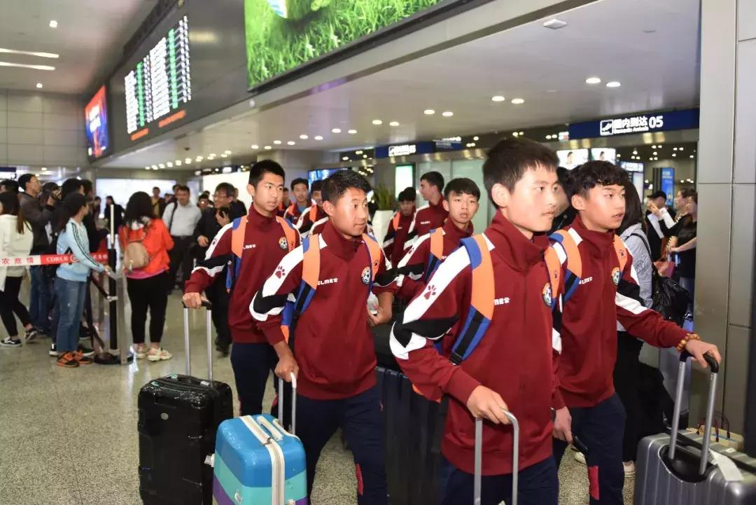 足球4比0大胜,精彩足球夺冠视频集锦