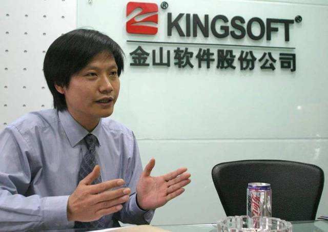 戴口罩直播1天卖3亿的雷军，像极了曾经的李嘉诚