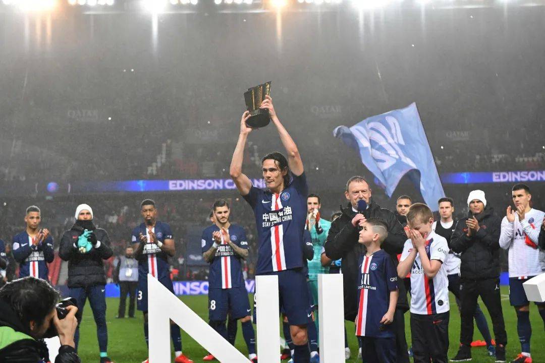 大巴黎加油打气,大巴黎中国加油照片