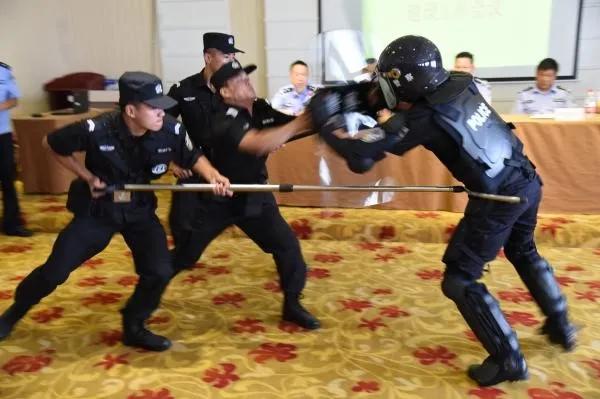 反恐防暴有哪些器材,安保反恐装备视频