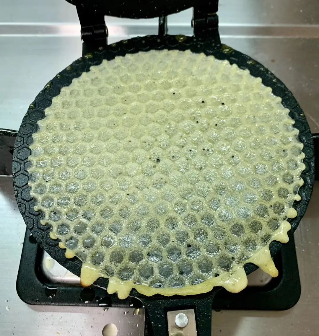 万人定闹钟早起云约早饭，为了去世界各地摆摊卖小吃做准备