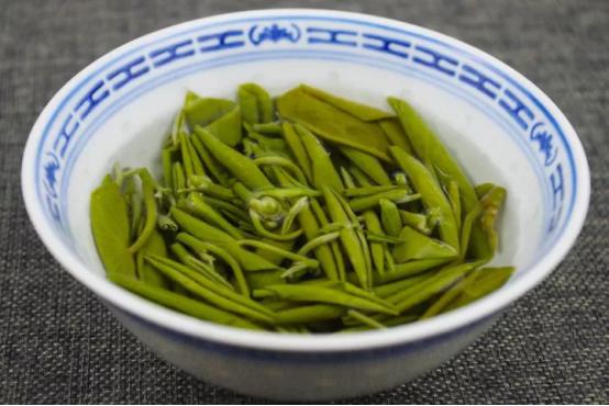 五星级大厨教你做不腥清蒸鲈鱼,大厨教你做最好吃的鲈鱼