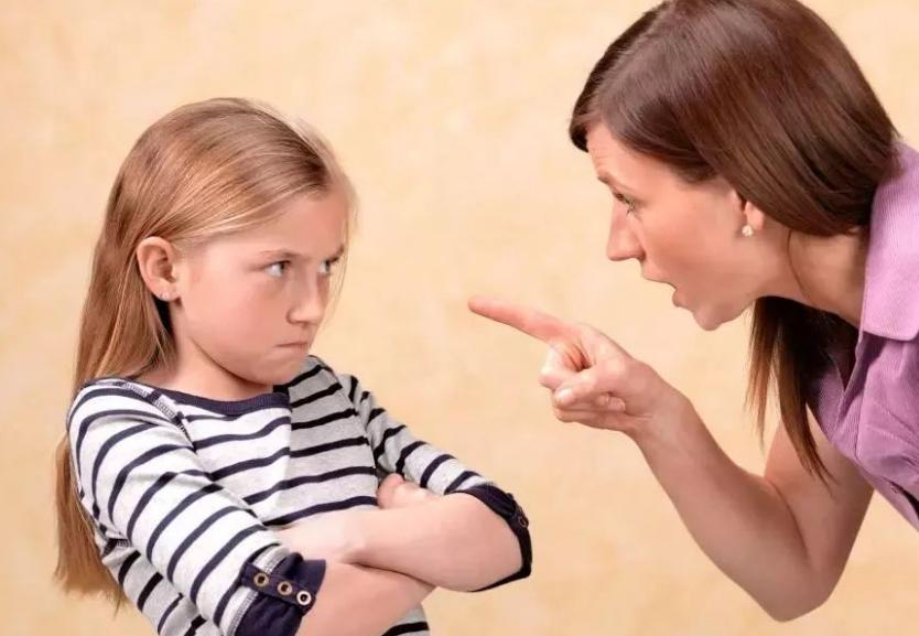 孩子爱夹腿怎么办？打骂不可取，认识夹腿综合征，快速缓解