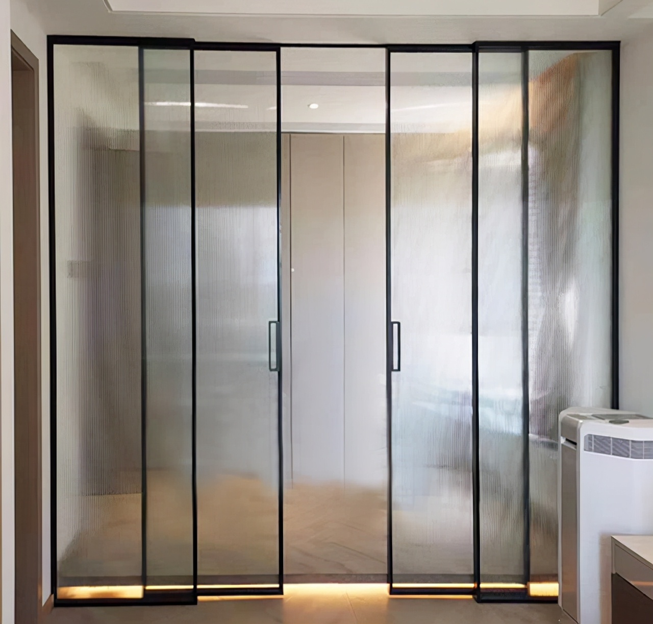 花三千多买了地轨推拉门，比吊轨好用又划算，谈谈我的亲身体验