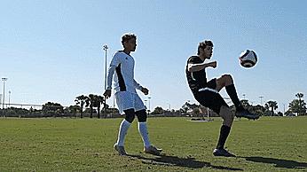 巴西足球十大过人高手,巴西球星莱昂纳多过人