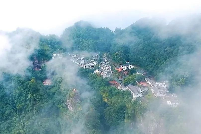 五一山顶云海露营攻略,云海悬崖旅游攻略