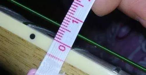 吉他弦距过高的原因及解决办法