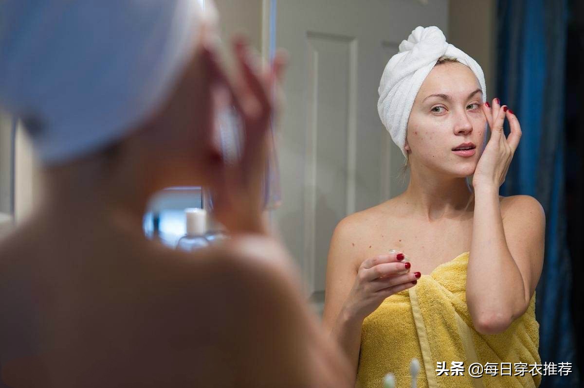 化妆需要先用防晒霜还是bb霜好,夏季化妆先用防晒霜还是bb霜呢