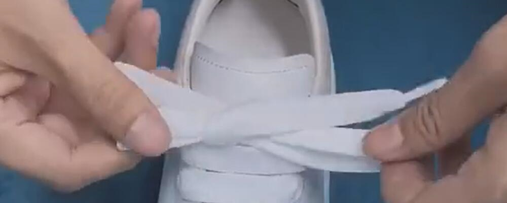 麦昆小白鞋鞋带经典系法,麦昆鞋的鞋带怎么系教程