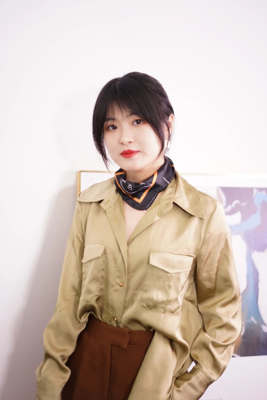 丝巾的5种时髦系法学起来,春季丝巾系法大全搭配大衣