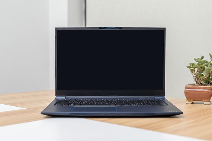 机械师f117-x全面屏15寸游戏测评,机械师游戏本f117-v评测