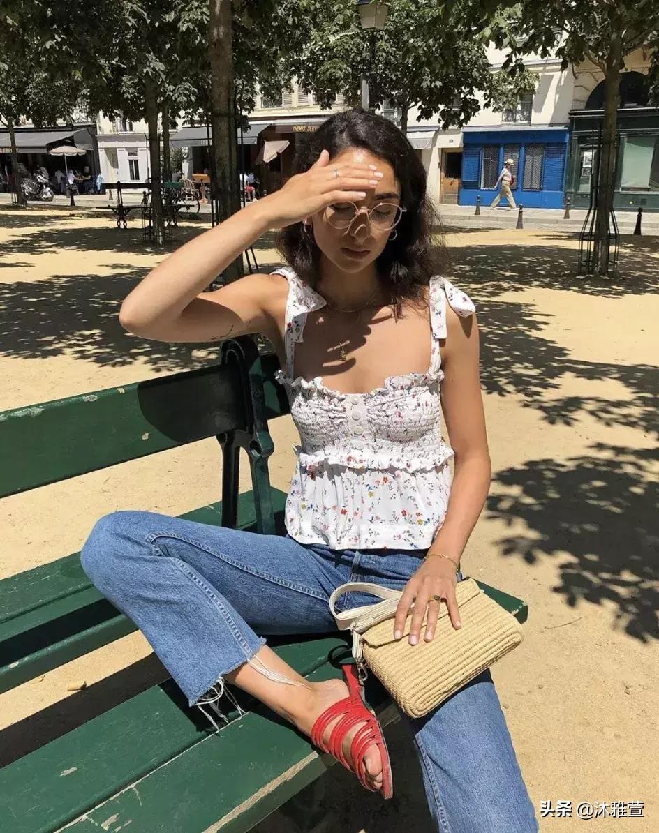 显瘦吊带直筒裤,你穿露肩吊带的样子