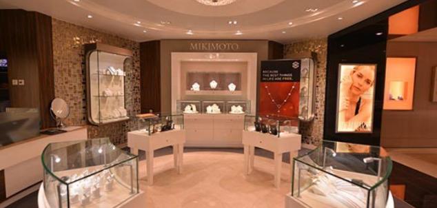 顶级面霜倒油漆桶！大牌口红全折断！心疼吗？有人却以此为生