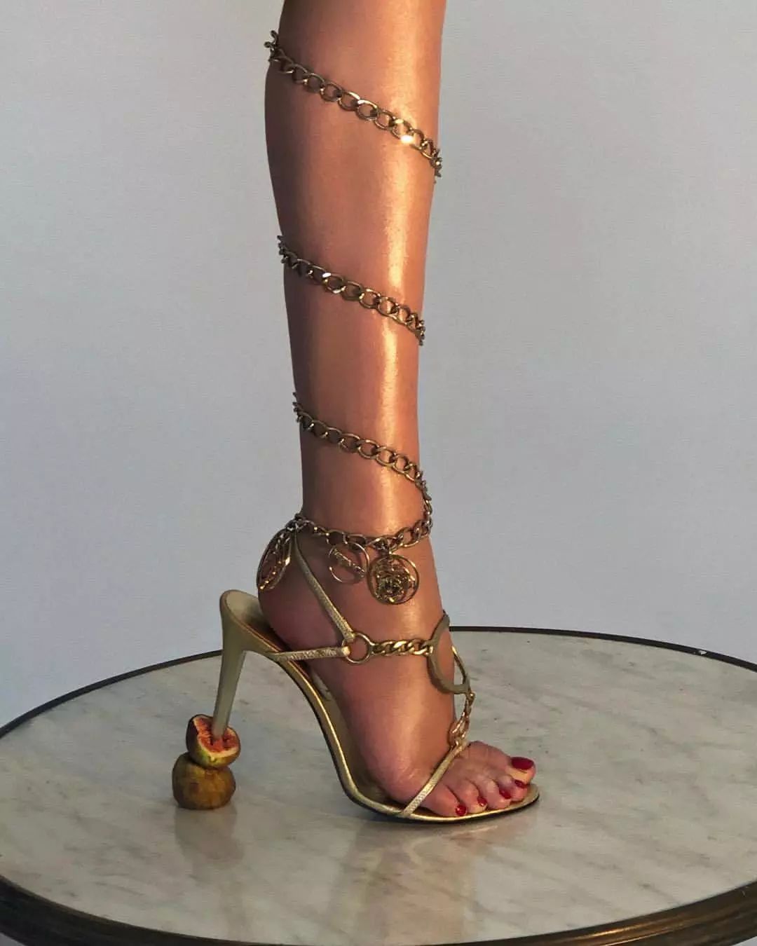 我太太太难了！项链戴在脖子上还做错了？