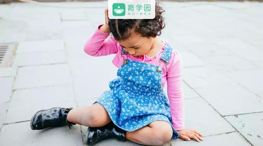 两岁宝宝不随他就一直哭闹怎么办,2岁宝宝蛮不讲理哭闹10分钟怎么办