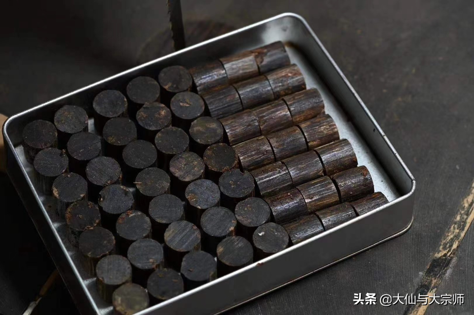 1串43克的绿奇楠手串目前价位多少,100元左右的奇楠手串是真的吗