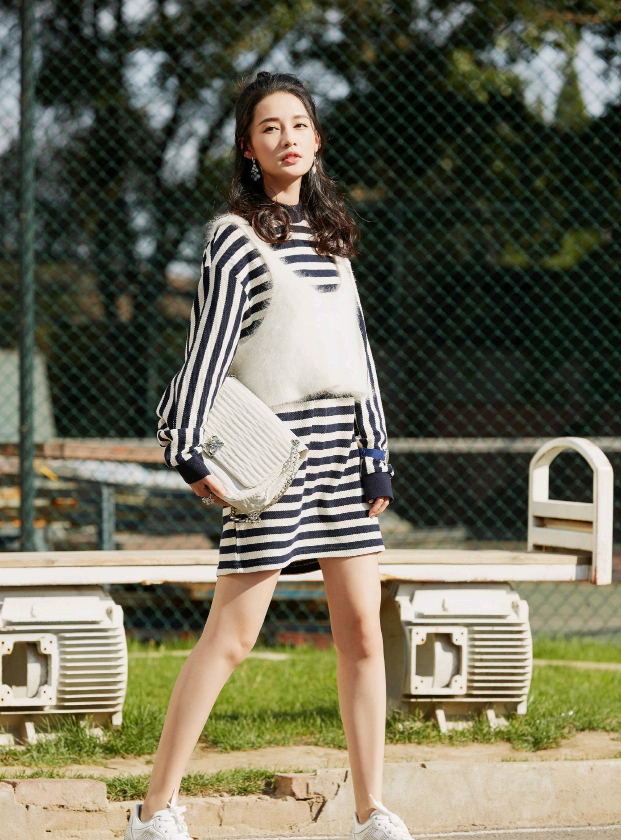 李沁的穿搭绿色西装,李沁穿黑色西装裙最新