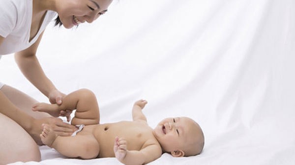 新生儿擦屁屁用湿巾还是棉柔巾,经常使用湿巾给孩子擦屁屁好吗