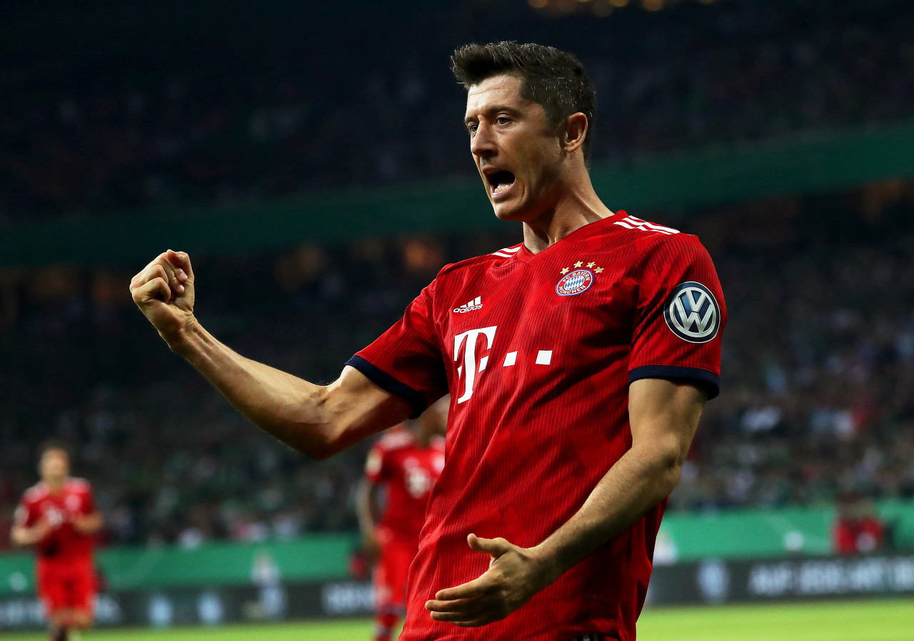 梅西和c罗以及范戴克,足坛帅哥梅西c罗