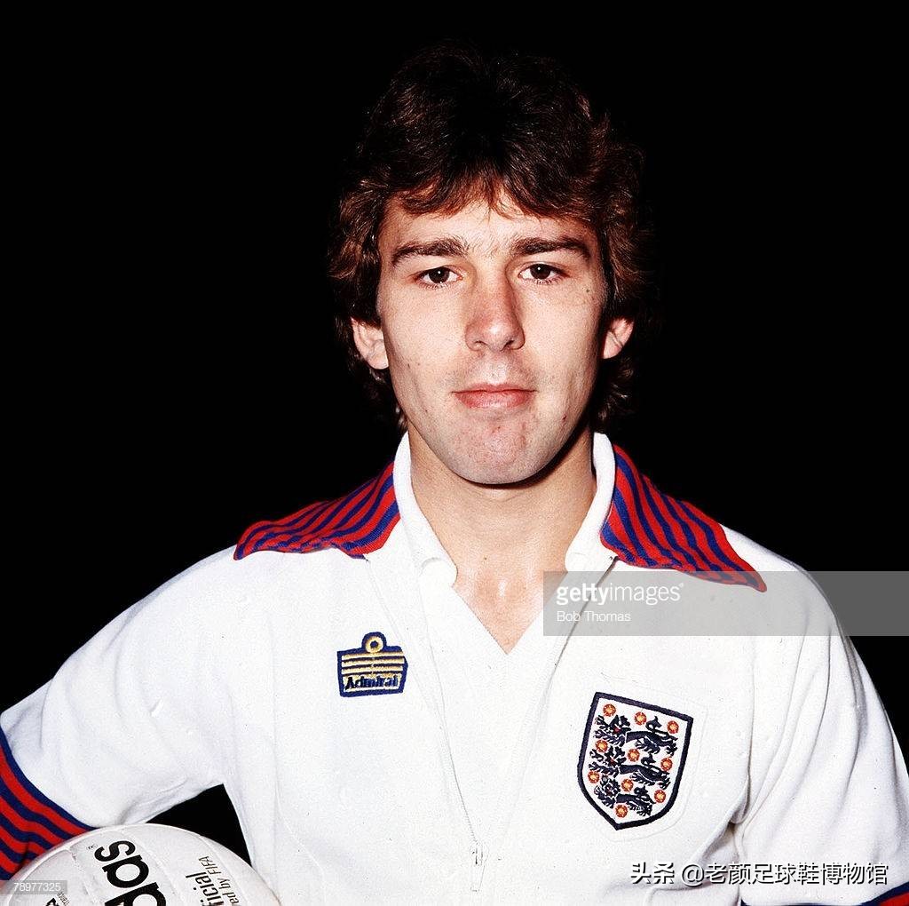 英格兰第一铁汉，骨折踢完比赛，40年前战胜曾国足，爱穿牛逼鞋