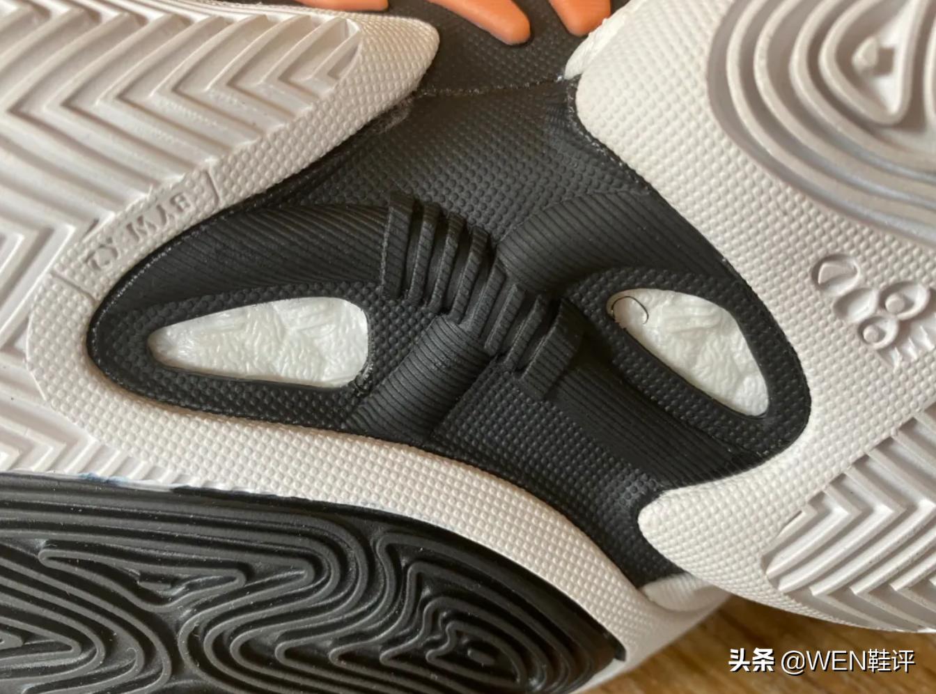 潮男必备单品有哪些,三叶草男篮球鞋经典款