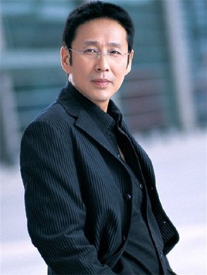 66岁陈道明，惹来33岁倪妮疯狂追求，最终倪妮为何爱上富二代