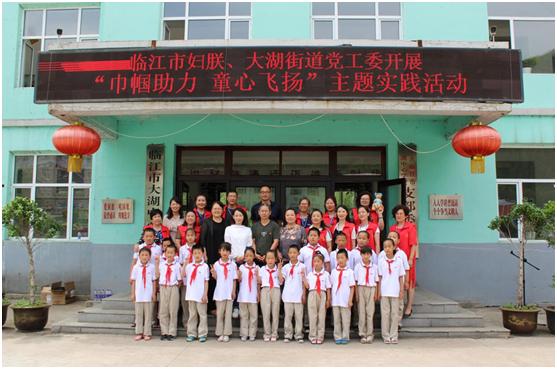 绽放巾帼风采谱写时代芳华,凝聚巾帼力量绽放最美芳华