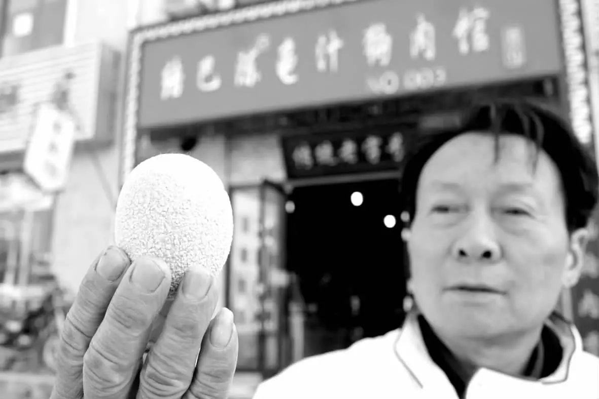 狗贩子收老狗怎么处理,九年高龄的老狗会被狗贩子卖到哪