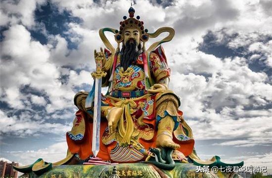 九天荡魔天尊穿龙袍,九天荡魔天尊为什么要穿黑龙袍