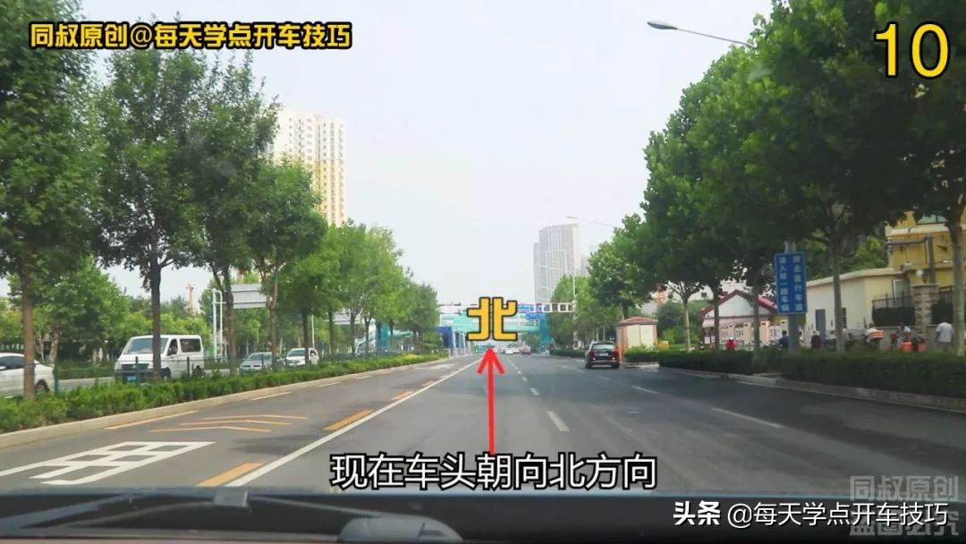 直行右转弯车道要不要看信号灯,路口怎么看信号灯右转弯正确走法