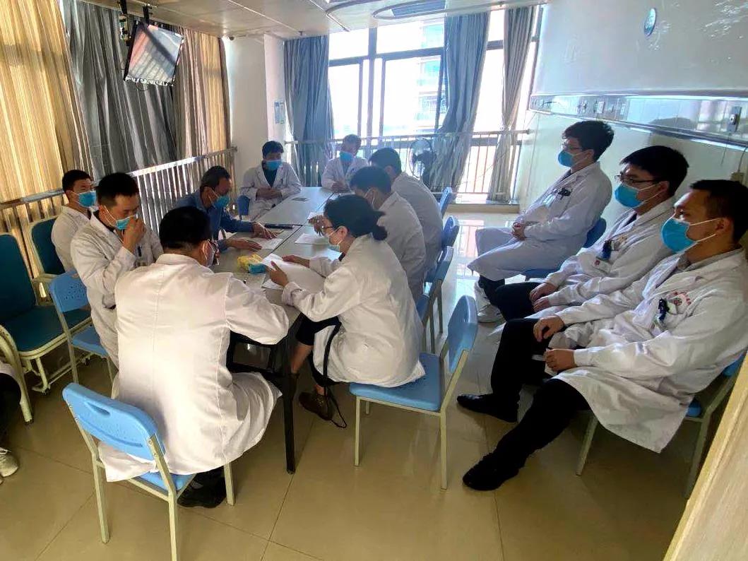 男子高烧39度,一男子高烧39.8度