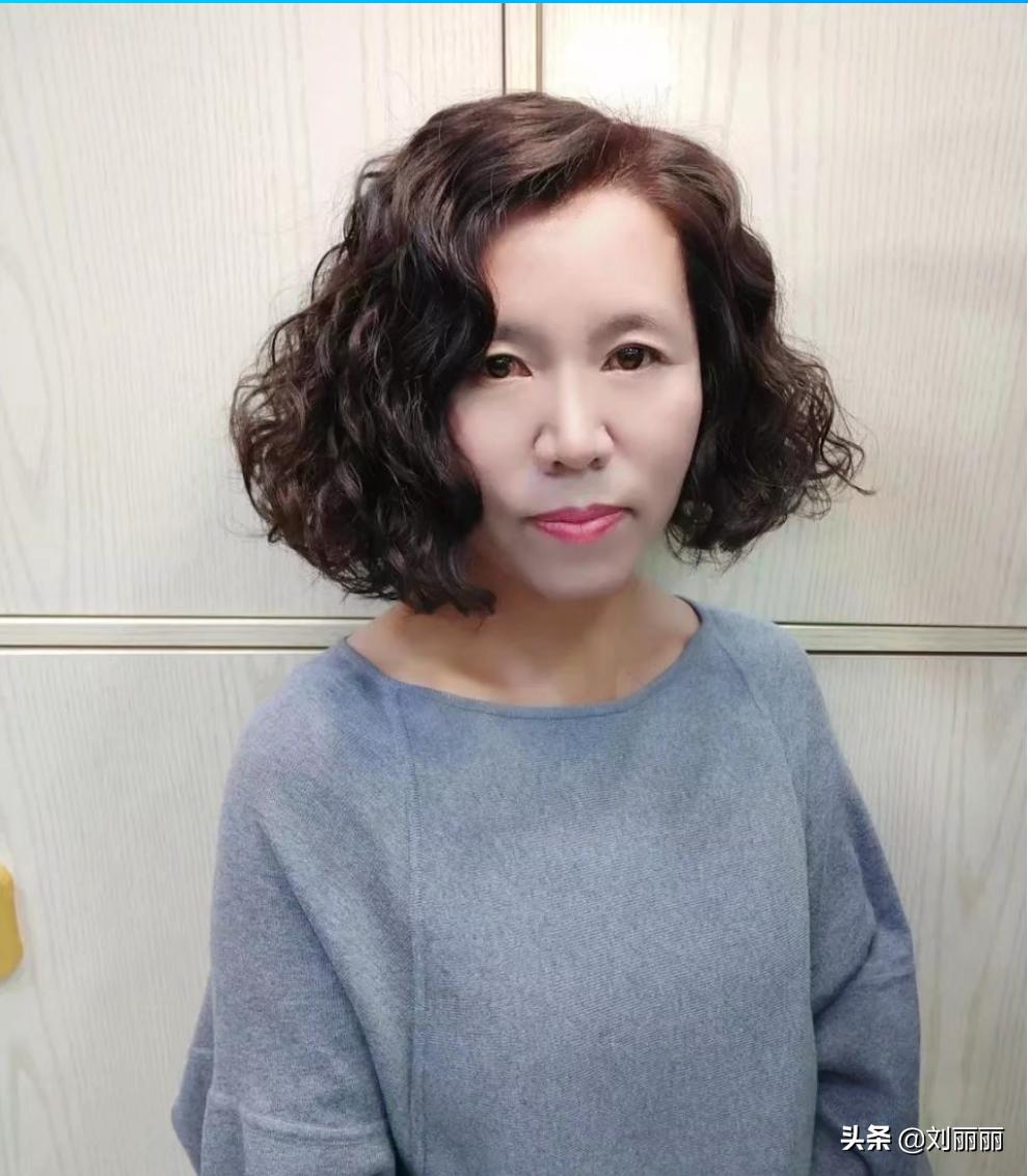 满头烫小卷真洋气适合各个年龄段,短发小卷满头烫40-50岁