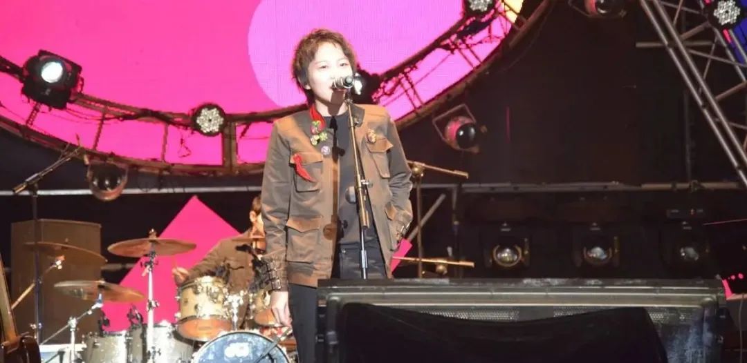 窦唯王菲窦靖童一家会同台演唱吗,窦靖童小时候像窦唯