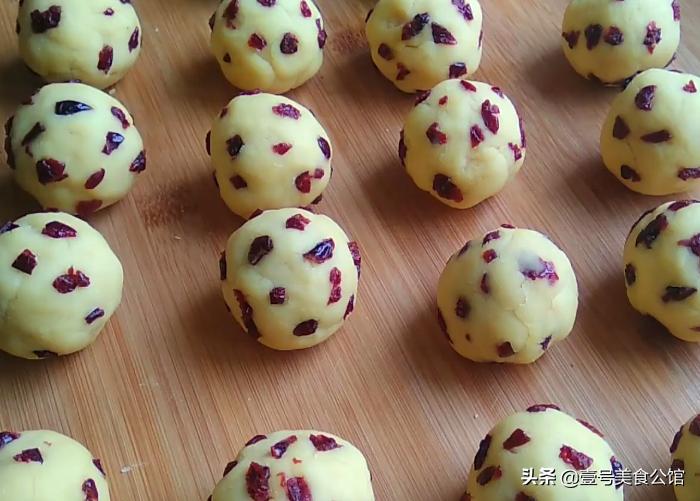 绿豆糕怎么做最简单又好吃,绿豆糕怎么做好吃小视频