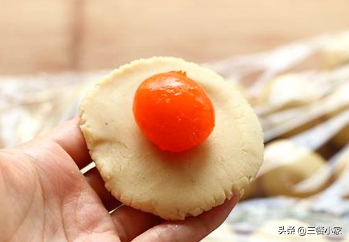 莲蓉月饼是什么做的,莲蓉月饼的莲蓉是什么东西